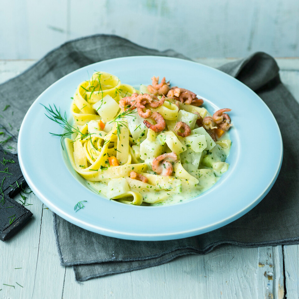 Rahmkohlrabi-Nudeln mit Krabben Rezept | Küchengötter Rahmkohlrabi-Nudeln mit Krabben Rezept | Küchengötter