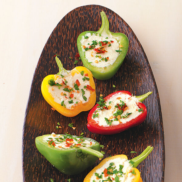 Minipaprika mit Käsecreme Rezept | Küchengötter Minipaprika mit Käsecreme Rezept | Küchengötter
