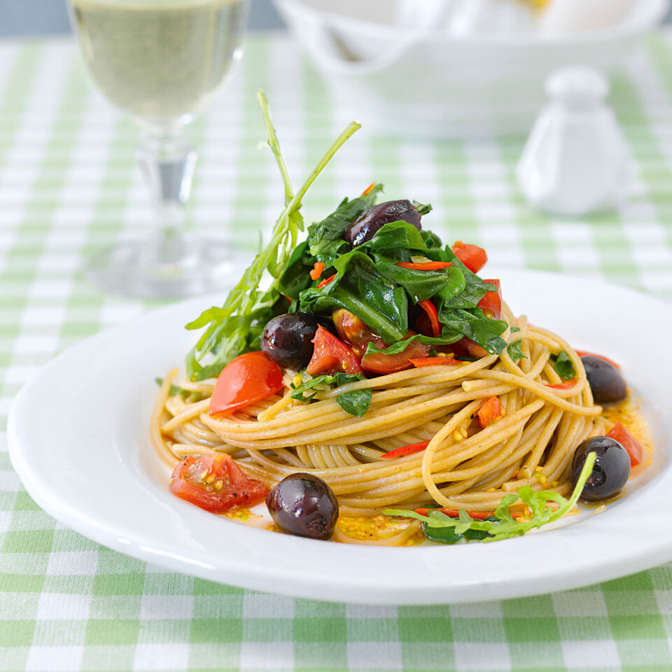 Spaghetti mit Rucola und schwarzen Oliven Rezept | Küchengötter