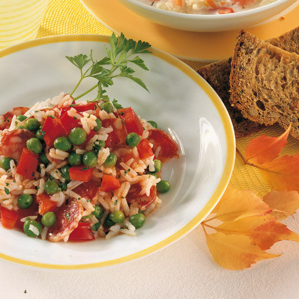 Reissalat mit Salami und Paprika Rezept | Küchengötter