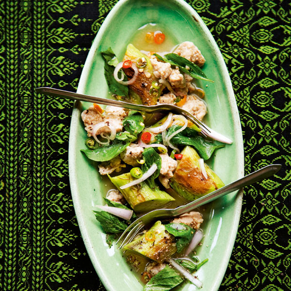 Pikanter Salat mit Schlangen-Auberginen (Yam Maküa Yaow) Rezept ...