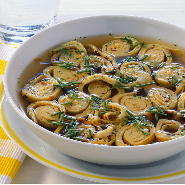 Pfannkuchensuppe Rezept | Flädlesuppe | Küchengötter Pfannkuchensuppe Rezept | Flädlesuppe | Küchengötter