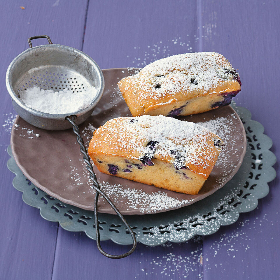 Buttermilch-Heidelbeer-Kuchen Rezept | Küchengötter Buttermilch-Heidelbeer-Kuchen Rezept | Küchengötter