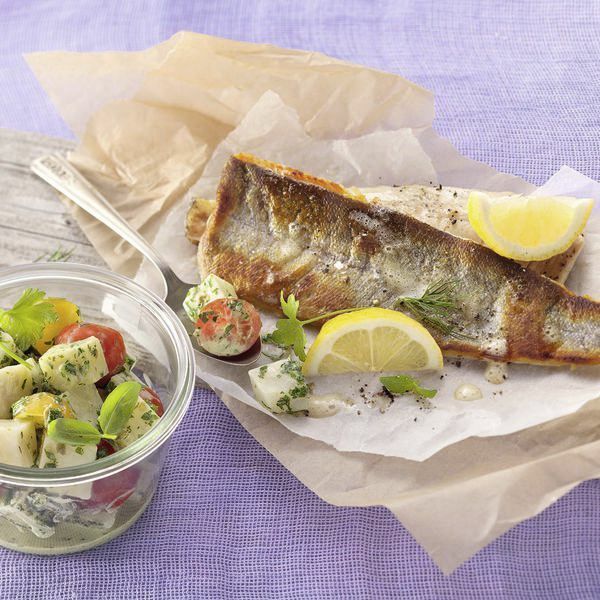 Forellenfilets mit Salsa-Verde-Salat Rezept | Küchengötter