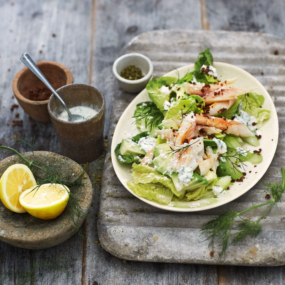 Forellen-Avocado-Salat mit Meerrettich-Dill-Dressing Rezept | Küchengötter