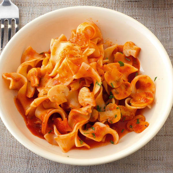 Nudeln mit Tomaten-Pilz-Sauce Rezept | Küchengötter