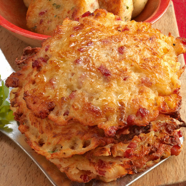 Kartoffelpuffer mit Speck und Zwiebeln
