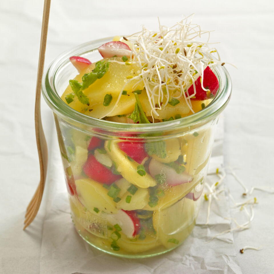 Kartoffel-Radieschen-Salat mit Sprossen Rezept | Küchengötter Kartoffel-Radieschen-Salat mit Sprossen Rezept | Küchengötter