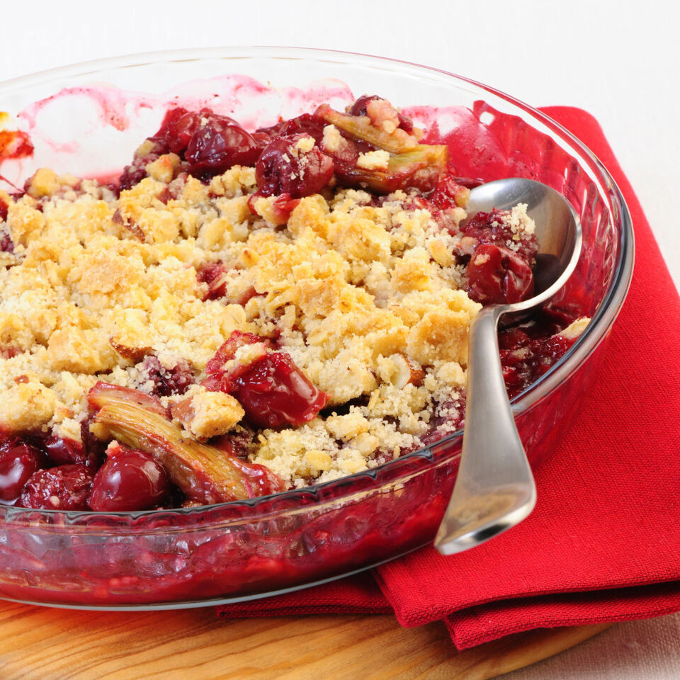Kirsch-Rhabarber-Crumble Rezept | Küchengötter Kirsch-Rhabarber-Crumble Rezept | Küchengötter