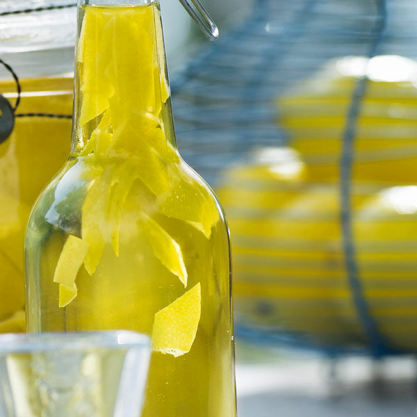 Limoncello ‒ italienischer Zitronenlikör Rezept | Küchengötter