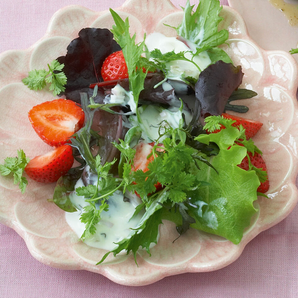 Frühlingssalat mit Erdbeeren Rezept | Küchengötter