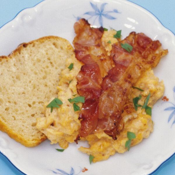 Rühreier mit Speck Rezept | Küchengötter Rühreier mit Speck Rezept | Küchengötter