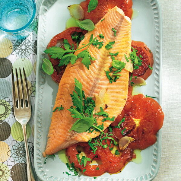 Lachsforelle mit Tomaten Rezept | Küchengötter Lachsforelle mit Tomaten Rezept | Küchengötter