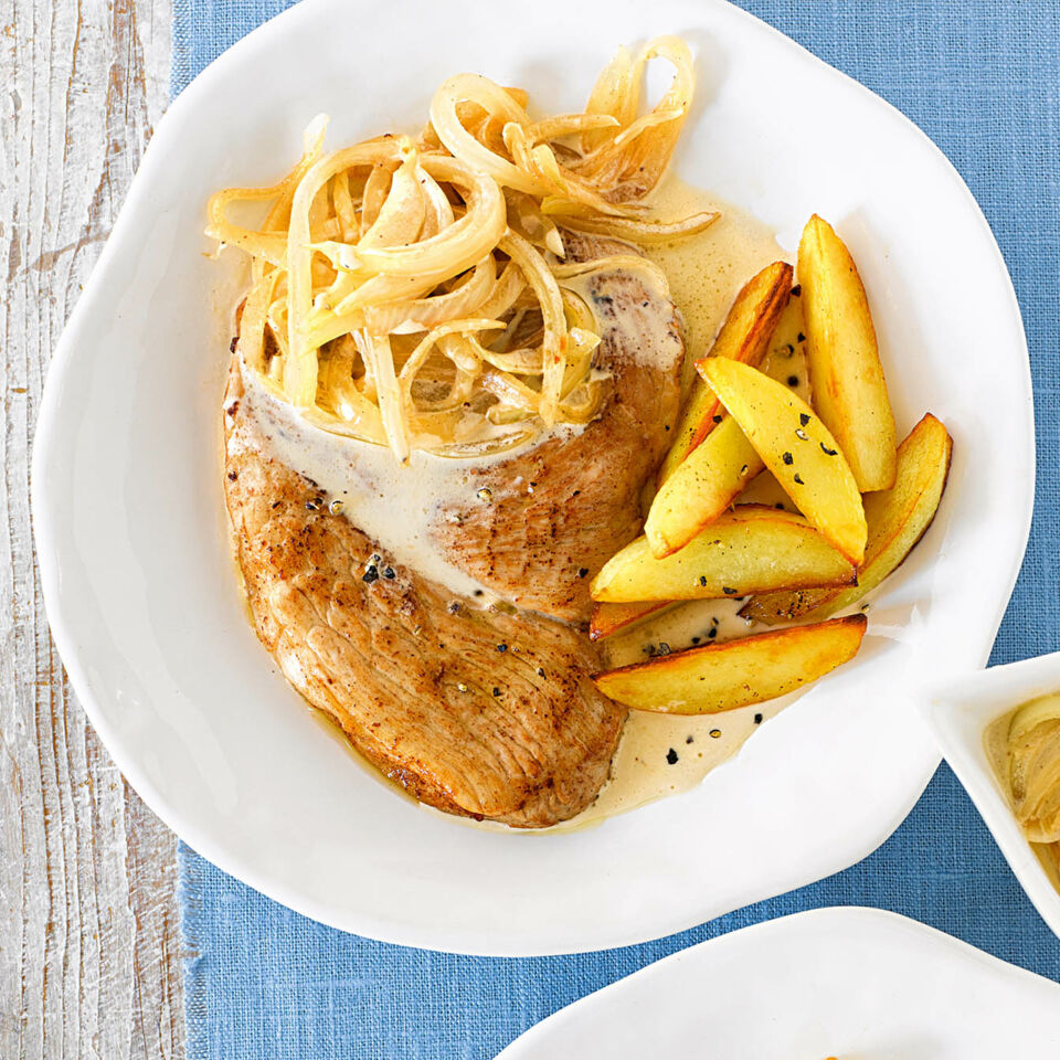 Schnelles Schnitzel mit Kartoffelspalten Rezept | Küchengötter Schnelles Schnitzel mit Kartoffelspalten Rezept | Küchengötter