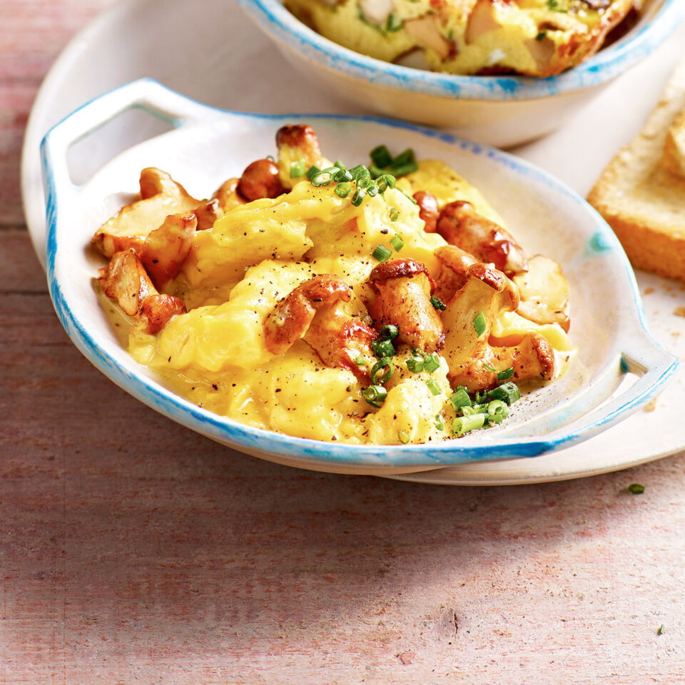 Rührei mit Pfifferlingen Rezept | Küchengötter Rührei mit Pfifferlingen Rezept | Küchengötter