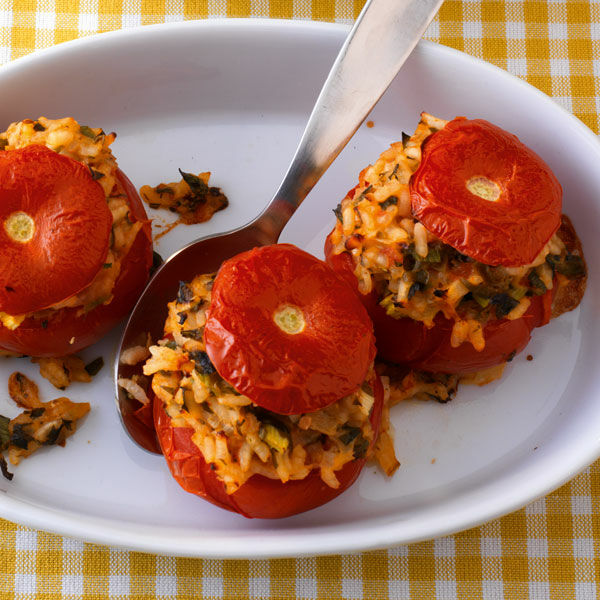 Gebackene Tomaten mit Kräuterrisotto-Füllung Rezept | Küchengötter
