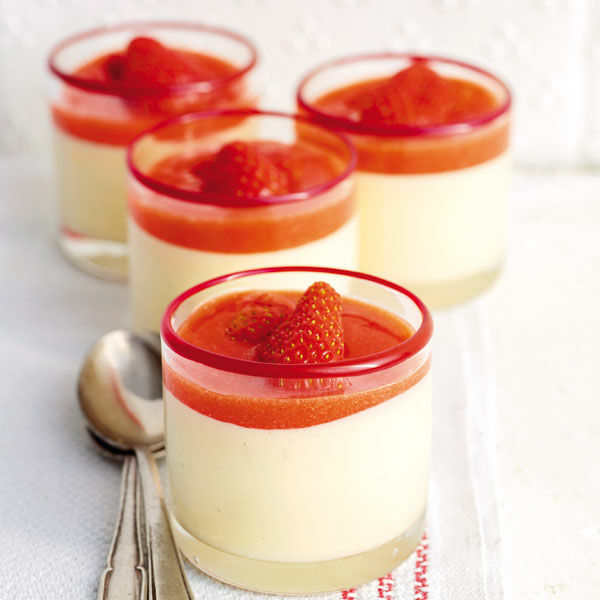 Bayerisch Crème mit Erdbeersauce Rezept | Küchengötter