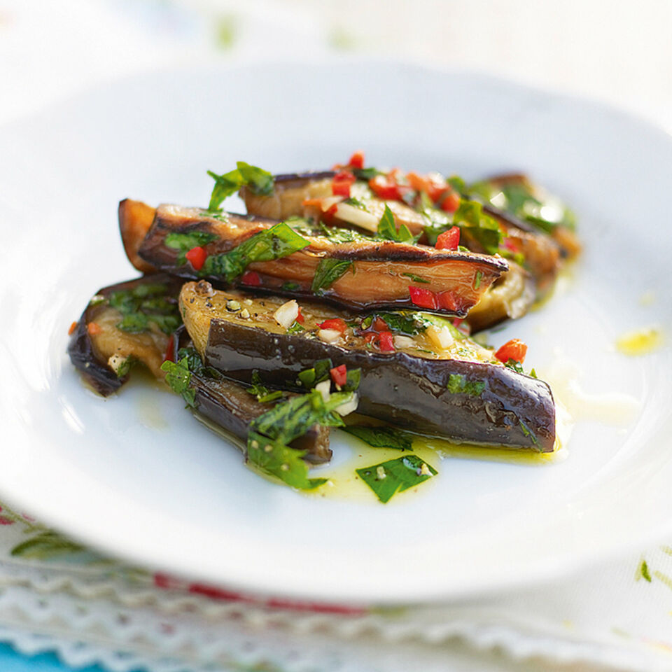 Marinierte Auberginen mit Peperoni Rezept | Küchengötter Marinierte Auberginen mit Peperoni Rezept | Küchengötter