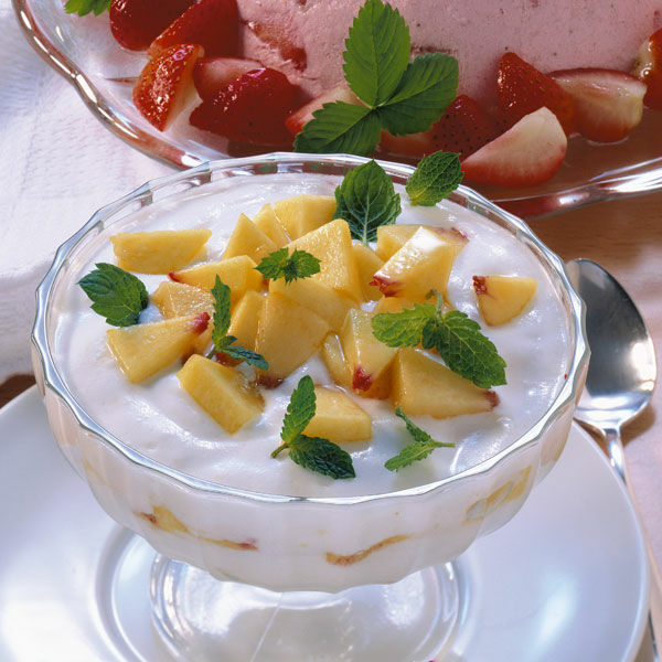 Zitronenquark mit Pfirsichen Rezept | Küchengötter Zitronenquark mit Pfirsichen Rezept | Küchengötter
