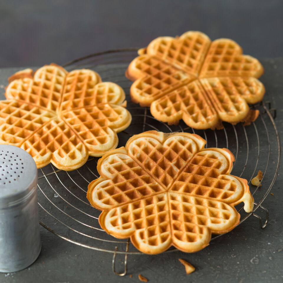 Süße Waffeln – fein und knusprig Rezept | Küchengötter Süße Waffeln – fein und knusprig Rezept | Küchengötter