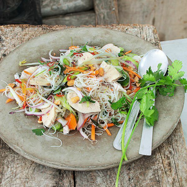 Hähnchen-Reisnudel-Salat Rezept | Küchengötter