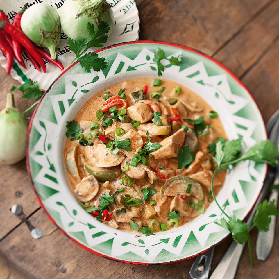 Rotes Thai-Curry mit Hähnchen Rezept | Küchengötter