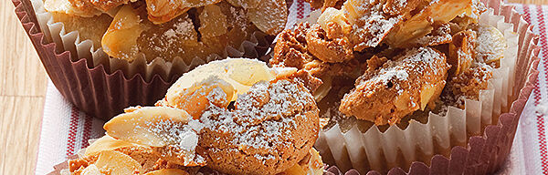 Bananen-Muffins mit Amaretti-Haube Bananen-Muffins mit Amaretti-Haube