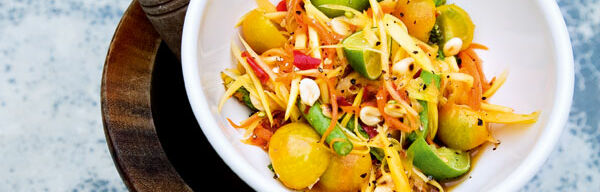 Papayasalat mit gerösteten Erdnüssen (Som Thamm Thai) Papayasalat mit gerösteten Erdnüssen (Som Thamm Thai)