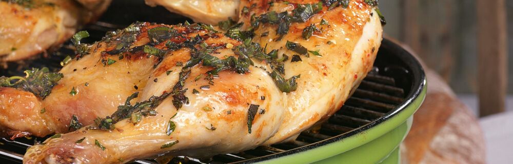 BBQ Basics, Würzige Hähnchenhälften Grillen Unterseite Rezepte Fleisch