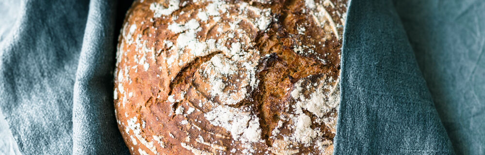 Roggen-Krustenbrot mit Honig Roggen-Krustenbrot mit Honig