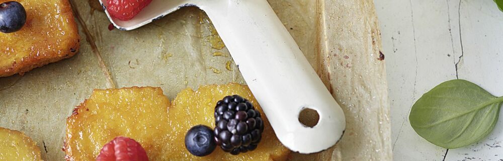 Armer Ritter de Luxe mit Beeren-minestrone Armer Ritter de Luxe mit Beeren-minestrone