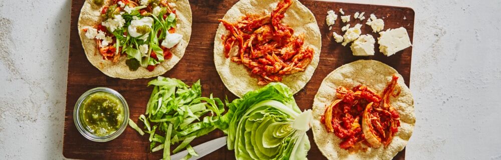 Mexikanische Gerichte wie Tacos und Burritos zeichnen sich vor allem durch Schärfe und eine Vielfalt an Gewürzen aus. Mexikanische Rezepte