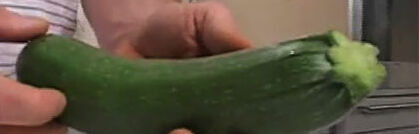 Zucchini richtig putzen und verarbeiten Zucchini richtig putzen und verarbeiten