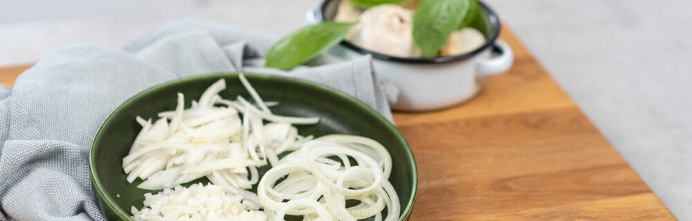 Zwiebeln schneiden Zwiebeln schneiden