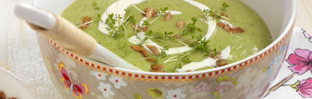 Brokkolicreme mit Knusperkernen Brokkolicreme mit Knusperkernen