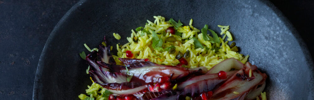 Persischer Safranreis mit Radicchio und Granatapfel Persischer Safranreis mit Radicchio und Granatapfel