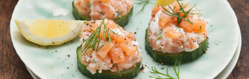 Gurkentaler mit Lachstatar Gurkentaler mit Lachstatar