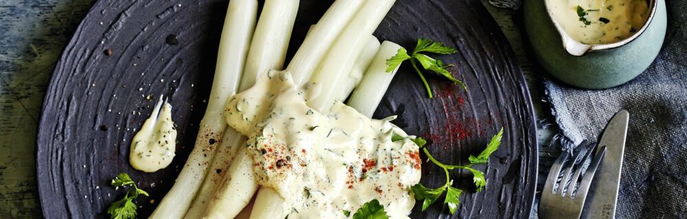Spargel mit kräuterfrischer Hollandaise