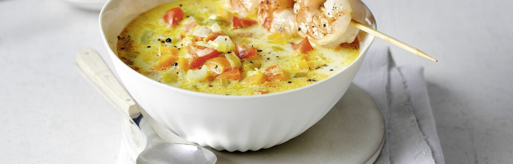Currysuppe mit Garnelenspießen Currysuppe mit Garnelenspießen