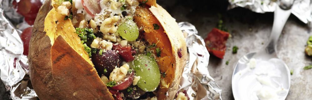 Süßkartoffel-Kumpir mit Käsedip Süßkartoffel-Kumpir mit Käsedip