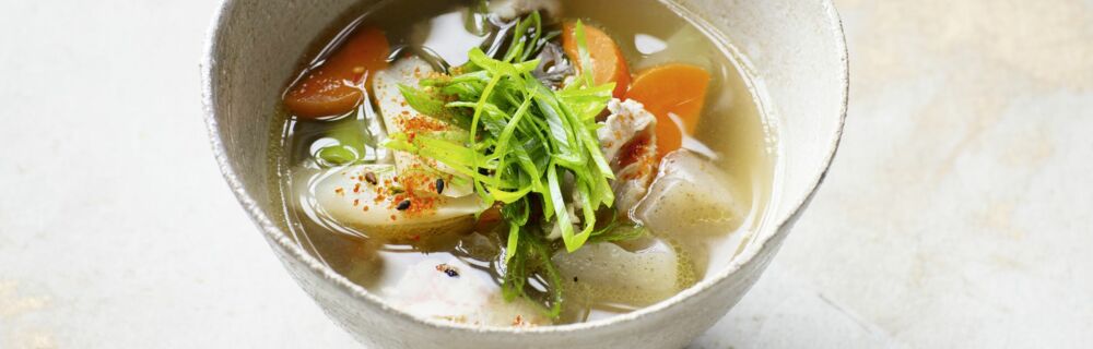 Misosuppe mit Schweinebauch und Wurzelgemüse