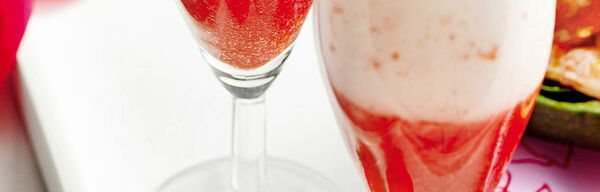 Rosa-Wolke-Sekt mit Erdbeeren Rosa-Wolke-Sekt mit Erdbeeren