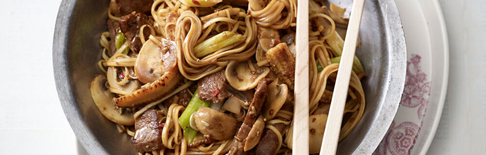 Nudeln mit Teriyaki-Rind Nudeln mit Teriyaki-Rind