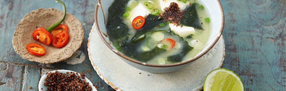 Misosuppe mit Tofu und Kaniwa Misosuppe mit Tofu und Kaniwa