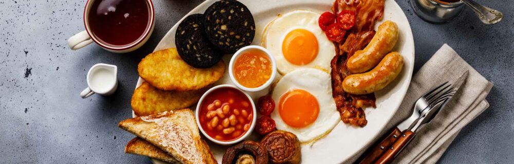 Das deftige Full Irish Breakfast ist einer der Klassiker der irischen Küche. Irische Rezepte