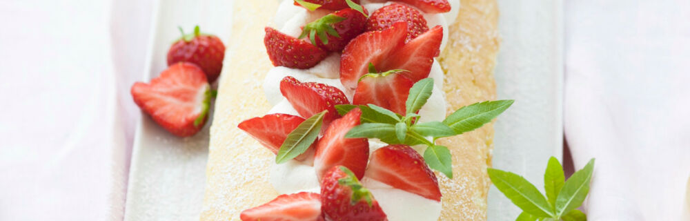 Erdbeer-Holunder-Biskuitrolle Erdbeer-Holunder-Biskuitrolle