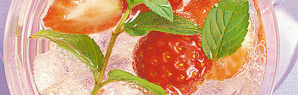 Bowle mit Minze & Erdbeeren
