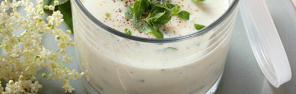 Joghurtdressing mit Holunder Joghurtdressing mit Holunder