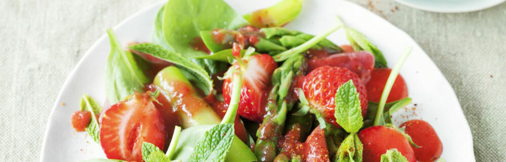Spargelsalat mit Erdbeeren Spargelsalat mit Erdbeeren