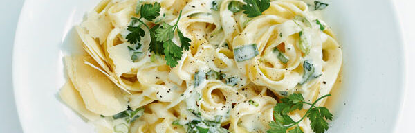 Tagliatelle mit Kerbel-Käse-Sauce